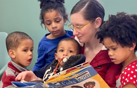 Family reading. 