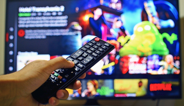 a picture of a remote control pointing to a TV